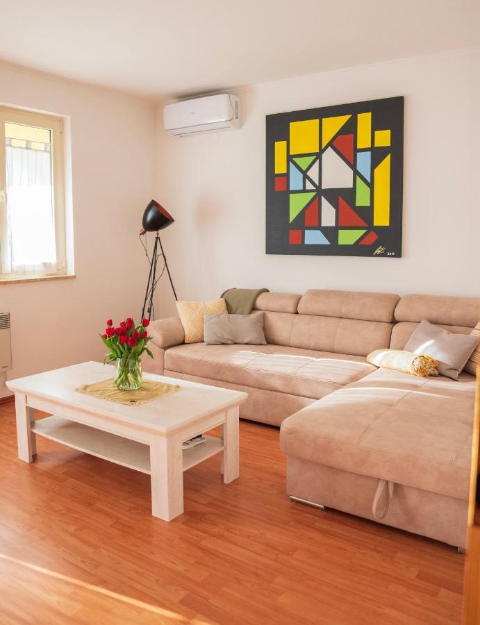 Apartment Laetitia Kaštelir エクステリア 写真